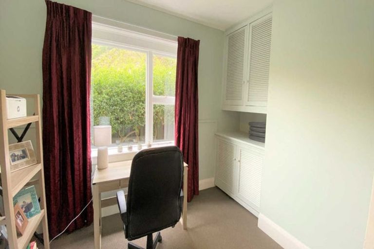 Photo of property in 19 Taupata Street, Redcliffs, Christchurch, 8081