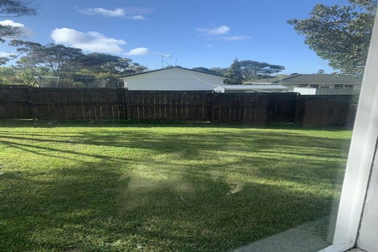Photo of property in 46 Castleford Street, Green Bay, Auckland, 0604