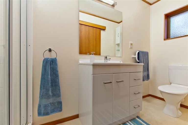 Photo of property in 4 Honeysuckle Lane, Mairangi Bay, Auckland, 0630