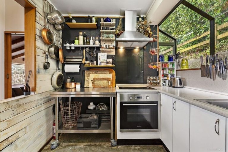 Photo of property in 17 David Crescent, Karori, Wellington, 6012