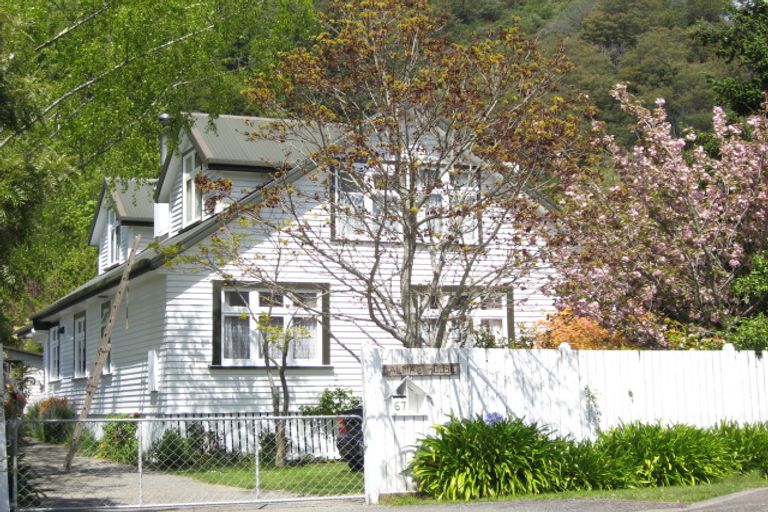 Photo of property in 67 Milton Terrace, Picton, 7220