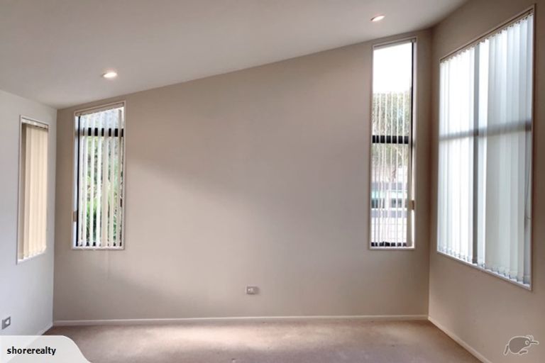 Photo of property in 21 Zara Court, Windsor Park, Auckland, 0632