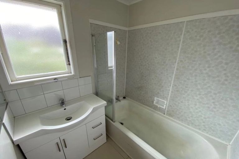 Photo of property in 71 Smythe Road, Henderson, Auckland, 0612