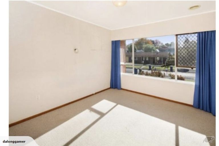 Photo of property in 3/1 Takapu Street, Henderson, Auckland, 0612