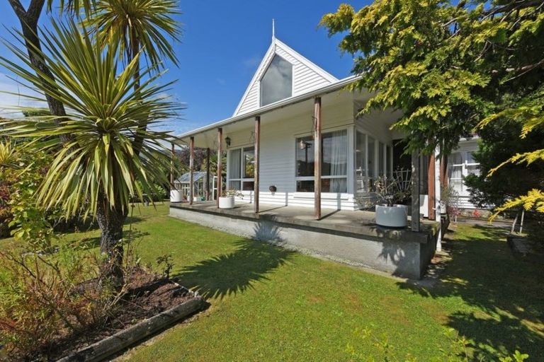 Photo of property in 3 Kapuranga Grove, Stokes Valley, Lower Hutt, 5019