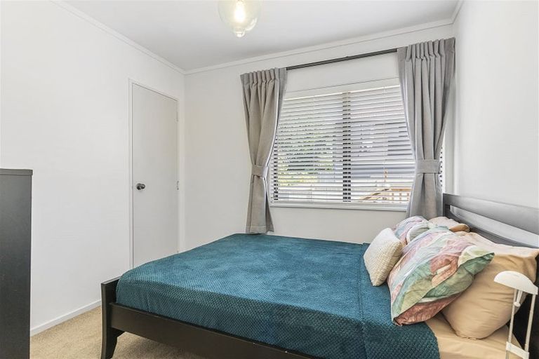 Photo of property in 20a Atlantis Place, Totara Vale, Auckland, 0629