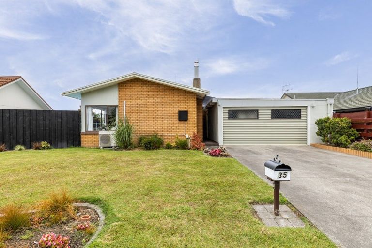 Photo of property in 35 Townshend Crescent, Greenmeadows, Napier, 4112