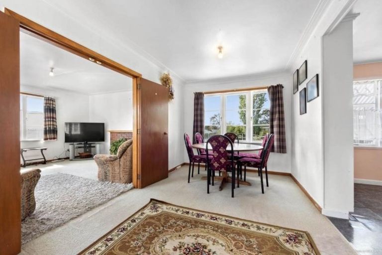 Photo of property in 13 Netherlands Avenue, Kelston, Auckland, 0602