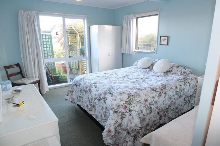 Photo of property in 27 Hennessy Street East, Foxton Beach, Foxton, 4815