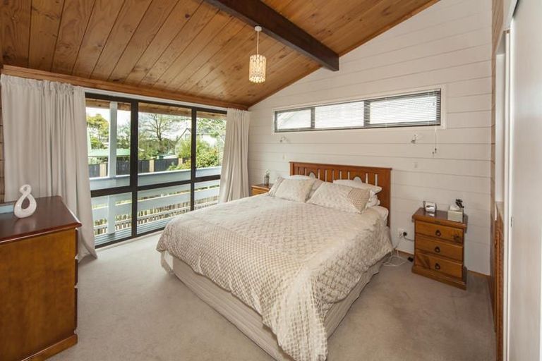 Photo of property in 10 Kitewao Street, Northcote, Auckland, 0627