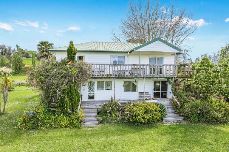 Photo of property in 896a Miranda Road, Pukorokoro / Miranda, Miranda, 2473