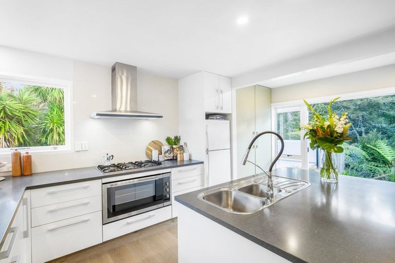Photo of property in 17 Wernham Place, Northcote, Auckland, 0626