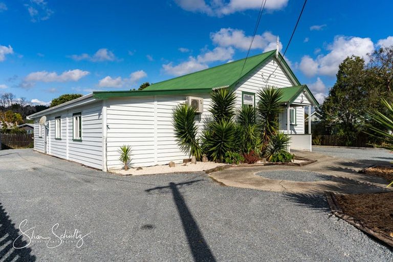 Photo of property in 12 Franklin Road, Paparoa, 0571