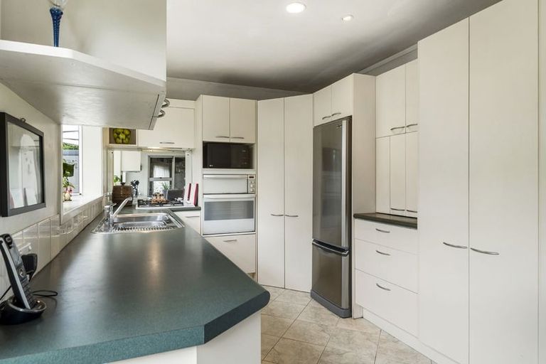Photo of property in 25 Kitewao Street, Northcote, Auckland, 0627