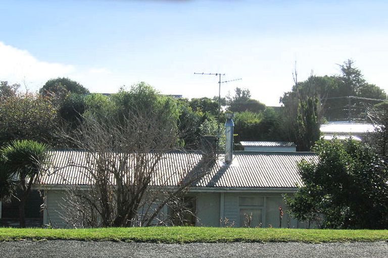 Photo of property in 7 Francis Road, Paraparaumu Beach, Paraparaumu, 5032