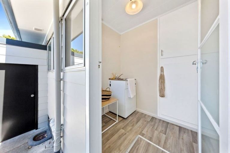 Photo of property in 26 Killington Crescent, Mangere, Auckland, 2022