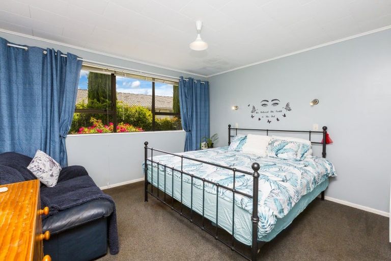 Photo of property in 11 Roband Crescent, Brown Owl, Upper Hutt, 5018