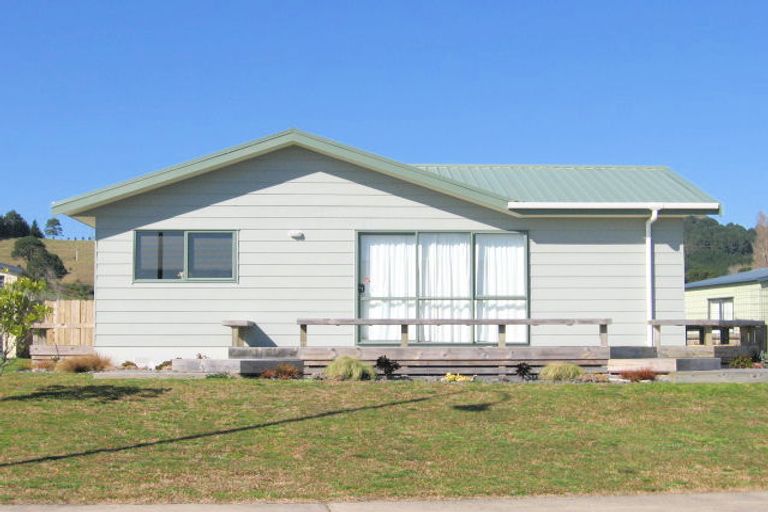 Photo of property in 15 Hawk Hill Crescent, Cooks Beach, Whitianga, 3591