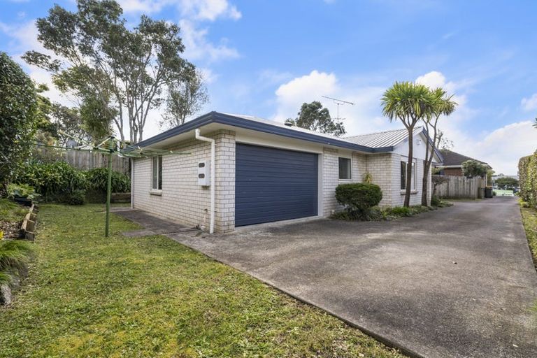 Photo of property in 2/42 Rua Road, Glen Eden, Auckland, 0602