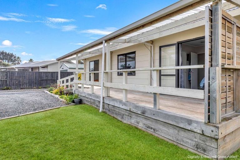 Photo of property in 8a Novelle Grove, Papamoa Beach, Papamoa, 3118