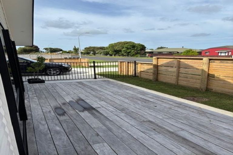 Photo of property in 93a Sandspit Road, Waiuku, 2123