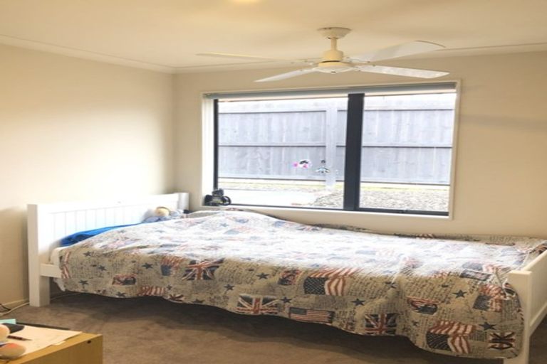 Photo of property in 17 Spoonbill Place, Unsworth Heights, Auckland, 0632