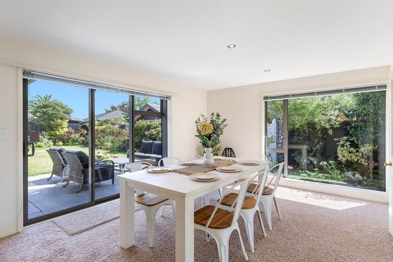 Photo of property in 43 Berkshire Drive, Avonhead, Christchurch, 8042