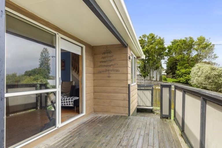 Photo of property in 2/66 Birkdale Road, Birkdale, Auckland, 0626