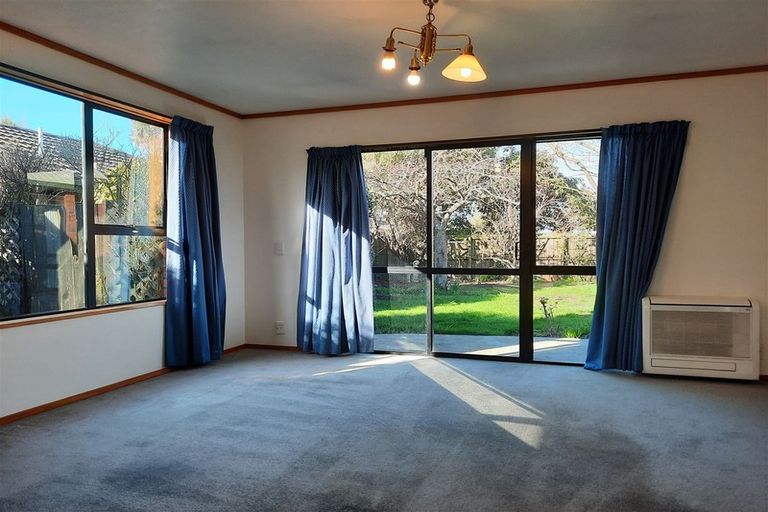 Photo of property in 3 Broadfell Avenue, Avonhead, Christchurch, 8042