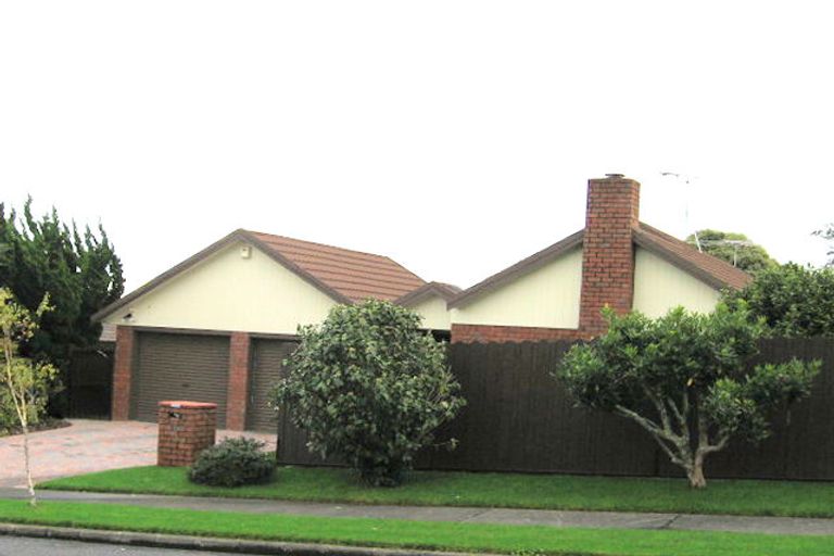 Photo of property in 12 St Simon Place, Botany Downs, Auckland, 2010