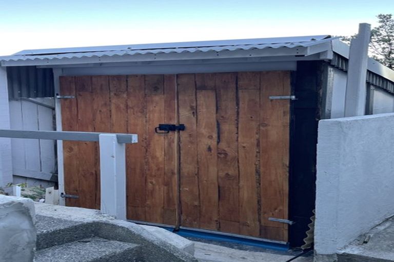 Photo of property in 28 Elphinstone Avenue, Strathmore Park, Wellington, 6022