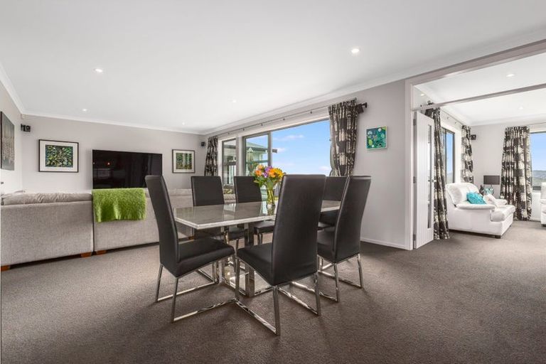 Photo of property in 10 Wangapeka Way, Aotea, Porirua, 5024