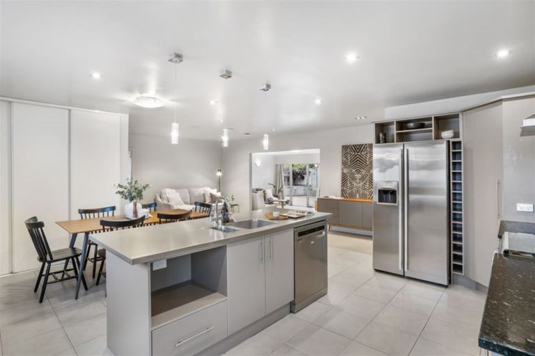 Photo of property in 1/23 Sunnynook Road, Forrest Hill, Auckland, 0620