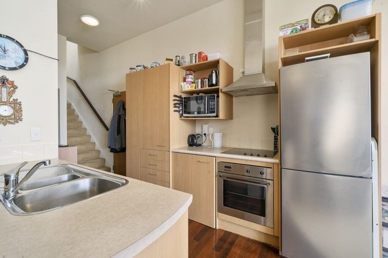 Photo of property in Metro Apartments, 11/220 Thorndon Quay, Pipitea, Wellington, 6011