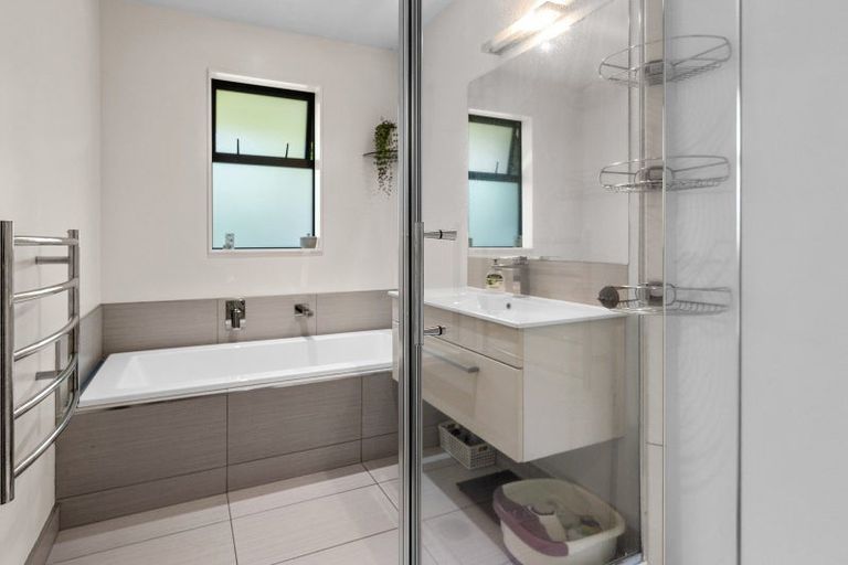 Photo of property in 15 Pohutukawa Parade, Riverhead, 0820