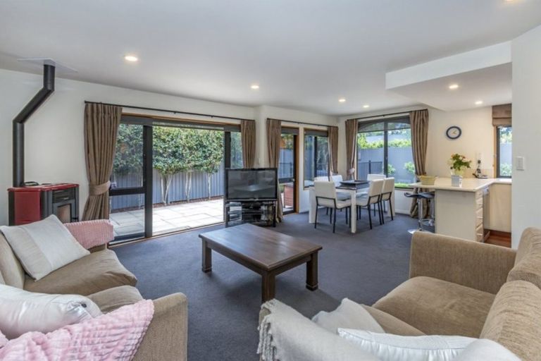 Photo of property in 2/135 Fendalton Road, Fendalton, Christchurch, 8052