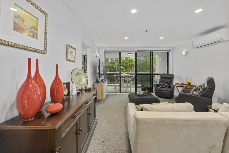 Photo of property in 1c/175 Hurstmere Road, Takapuna, Auckland, 0622