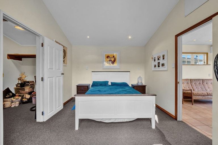 Photo of property in 66 Yeovil Road, Te Atatu Peninsula, Auckland, 0610