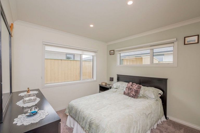 Photo of property in 2 Bridford Way, Paraparaumu, 5032