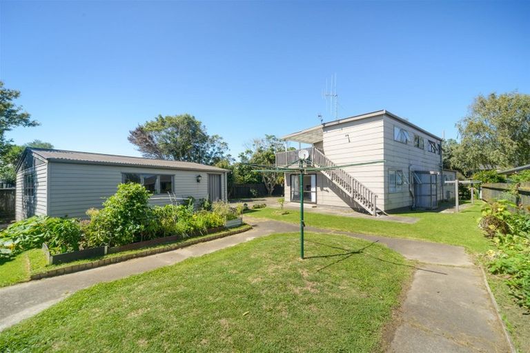 Photo of property in 16 Humphries Place, Awapuni, Palmerston North, 4412
