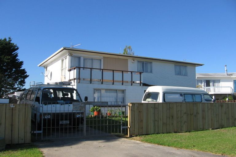 Photo of property in 13 Bodi Place, Te Atatu South, Auckland, 0610