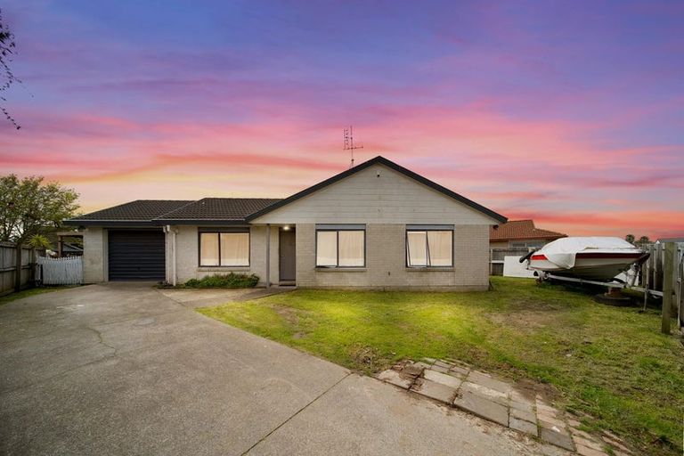 Photo of property in 10 Horlicks Place, Randwick Park, Auckland, 2105
