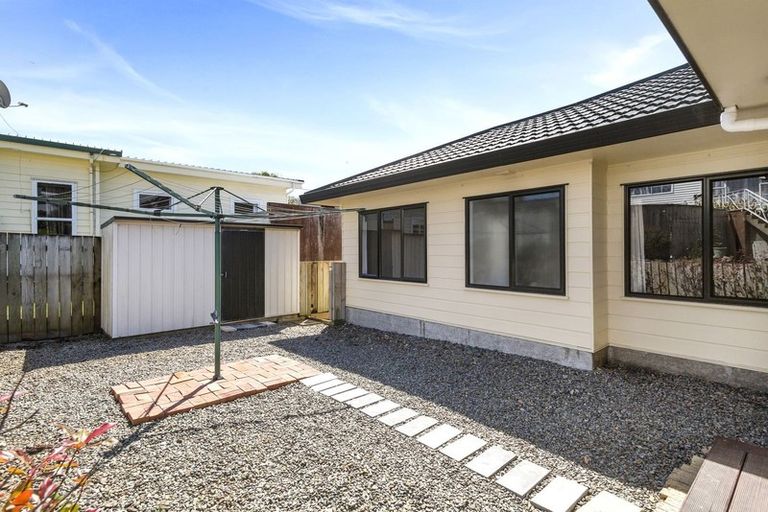 Photo of property in 5 Ranui Terrace, Tawa, Wellington, 5028
