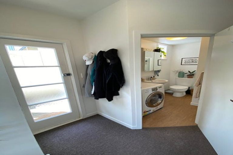 Photo of property in 21 Hawker Street, Mount Victoria, Wellington, 6011