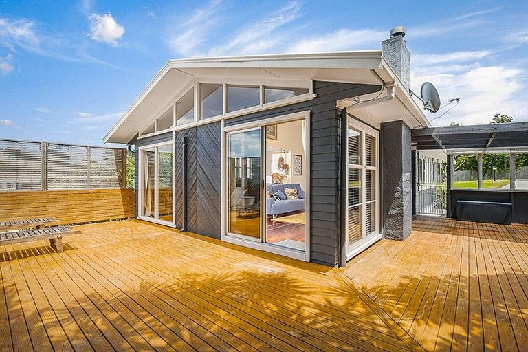 Photo of property in 241 Glengarry Road, Glen Eden, Auckland, 0602