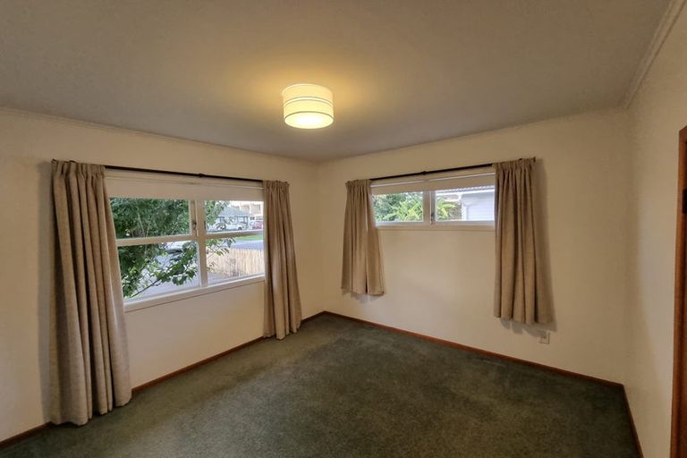 Photo of property in 6 Hereford Street, Te Atatu Peninsula, Auckland, 0610