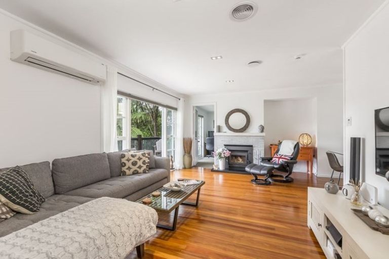 Photo of property in 102 Park Hill Road, Birkenhead, Auckland, 0626