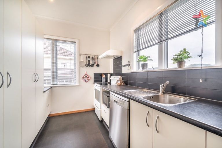 Photo of property in 2/27 Gadsby Street, Avalon, Lower Hutt, 5011