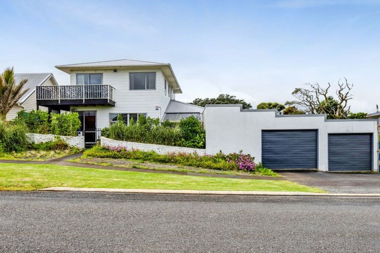 Photo of property in 11 Dieffenbach Street, Opunake, 4616