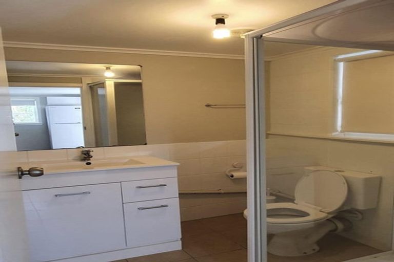 Photo of property in 1/14 Woodside Avenue, Northcote, Auckland, 0627